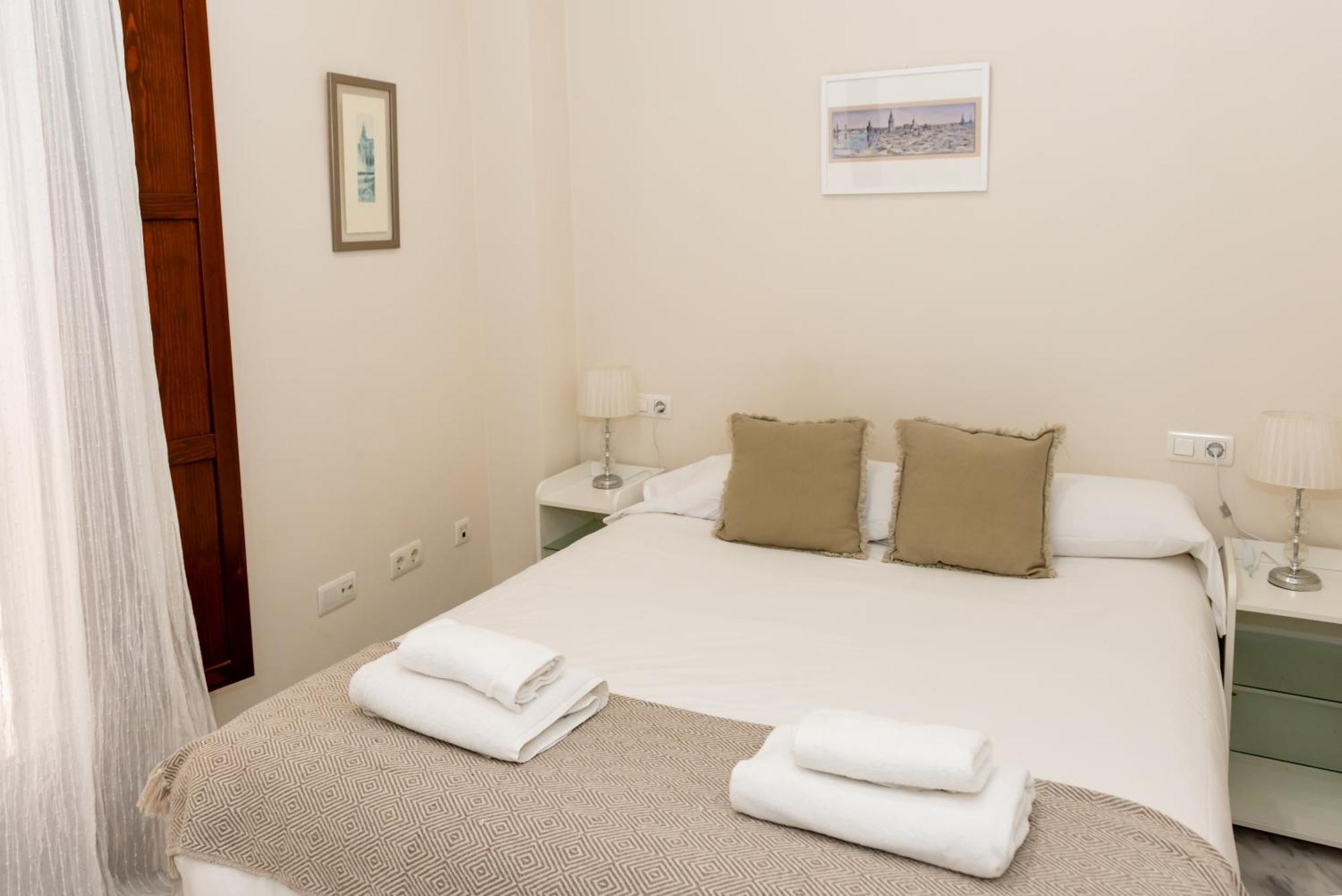 Charming & Quiet Apartment In Plaza Del Salvador セビリア エクステリア 写真